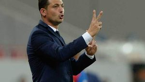 Reacția oficială a Stelei în legătură cu situația lui Rădoi! "Viața lui nu e legată de un meci!" Argăseală despre posibila plecare a tehnicianului