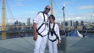 Nadia Comăneci a purtat torța olimpică,** în prima zi a periplului londonez