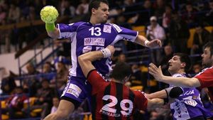 SCM Poli a purtat banderole negre pe braț la meciul cu Dinamo! Sportivii deplâng incertitudinea, chiar înaintea de debutul în cupele europene