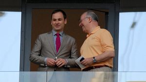 Legendarul Dudu Georgescu a trăit umilința maximă cu Ionuț Negoiță: „I s-a zis că i se dă un apartament. A plâns când a aflat că nu era, de fapt, al lui”