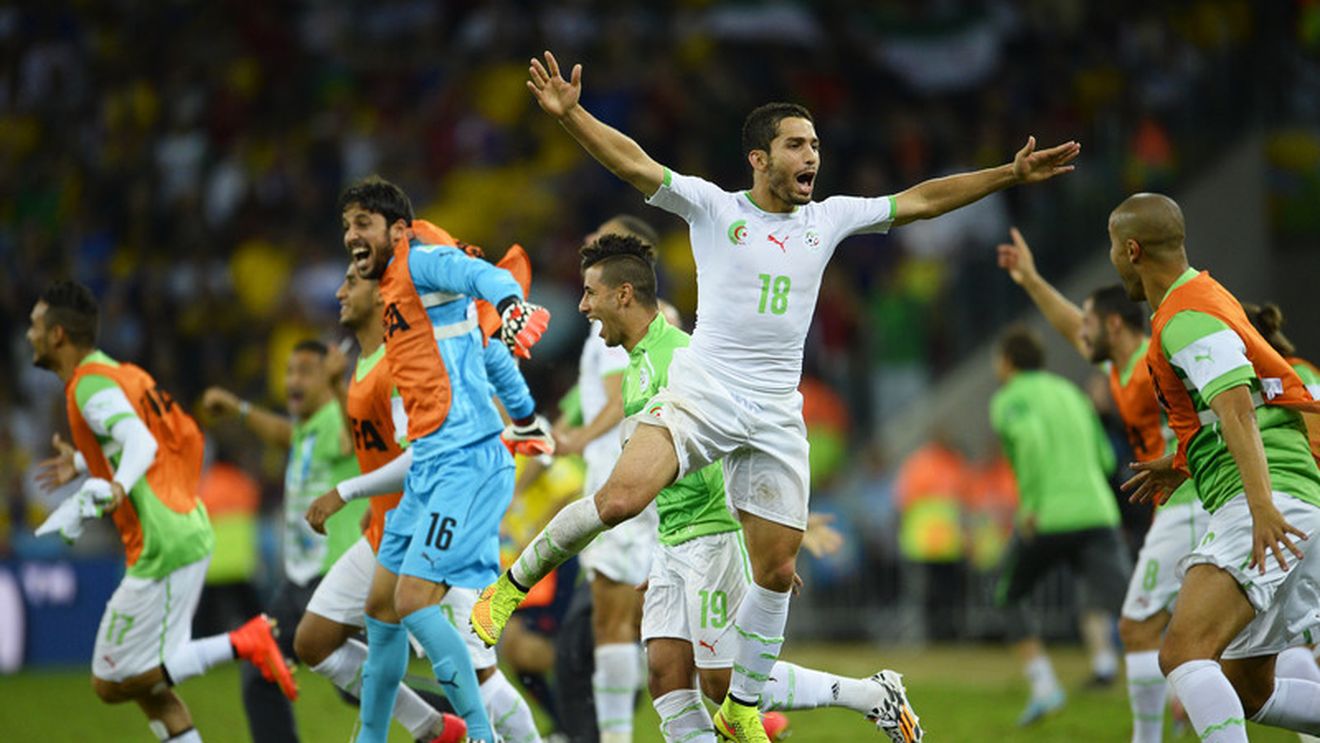 GALERIE FOTO | Festivalul s-a mutat din Brazilia la Alger. Cele mai tari imagini de la Algeria-Rusia, meciul sinonim cu prima calificare a africanilor în "optimile" Mondialelor