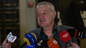 Încă un derapaj, în direct, împotriva lui Gigi Becali: „Îi transmitem idiotului că dacă joacă de 100 de ori nu bate niciodată”