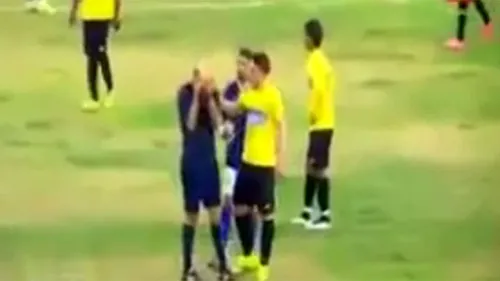 Arbitrul a izbucnit în lacrimi pe teren după ce a fost înjurat! VIDEO | Reacția incredibilă a jucătorilor: 