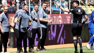 Salarii incredibile pentru jucătorii echipei care a promovat deja în prima ligă. „Atât am avut cel mai mare contract”. Ce bani vor încasa fotbaliștii lui Adi Mihalcea în Superliga. EXCLUSIV