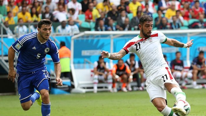 L-a ratat pe Xavi, dar a convins un alt jucător de Mondiale. Dan Petrescu transferă din Anglia