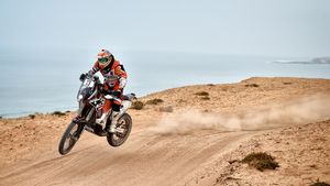 Mani Gyenes se pregătește de spectacolul suprem în motorsport, odiseea Dakar 2017. Se anunță cel mai dur raliu din America de Sud. Noutățile pentru întrecerea la care pilotul român atinge cota 7