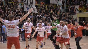 Dinamo e campioana României pentru al treilea an consecutiv! Steaua a condus cu 5 goluri în prima repriză, dar finalul le-a aparținut "câinilor". Portarul Saeid, eroul meciului