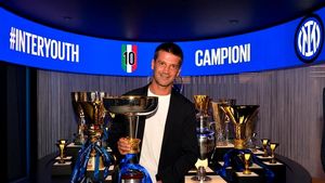 Cristi Chivu, bomba pregătită de Universitatea Craiova. I-a fost propus lui Mihai Rotaru
