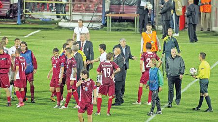 Victime la CFR după eșecul cu United!** Ando l-a certat violent și l-a scos din lotul pentru Steaua: "E prea bătrân și nu știu dacă mai înțelege ceva"