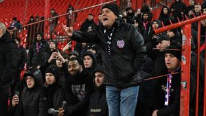 A trădat-o pe FCSB pentru Rapid și acum a venit reacția fanilor campioanei. Mesajul lui Gheorghe Mustață pentru Olimpiu Moruțan