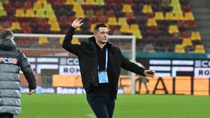 Mirel Rădoi a reacționat după ce Gigi Becali l-a dat de gol că nu vrea ca Universitatea Craiova să ia titlul: „Nu intru în lucrurile astea!”