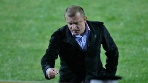 Dorinel nu mai suportă ce i se întâmplă la Galați: "Jucătorii doriți de mine fac ravagii în altă parte!" Cine e scos vinovat pentru remiza cu Rapid