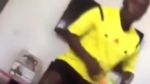 Cum se antrenează un arbitru-asistent în dormitor. Clipul care a devenit viral tocmai din Tanzania | VIDEO