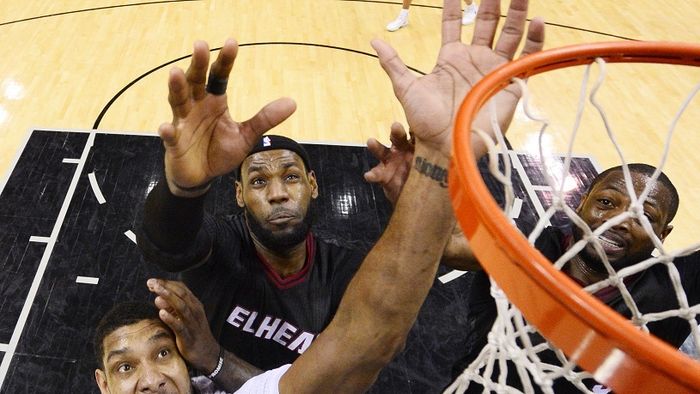 O victorie pentru câștigarea sezonului. Spurs, victorie în derby-ul Texasului