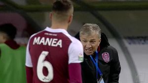 Informații "din interior"! Mărturia fotbalistului înjurat de Petrescu: cum se comportă antrenorul în vestiar