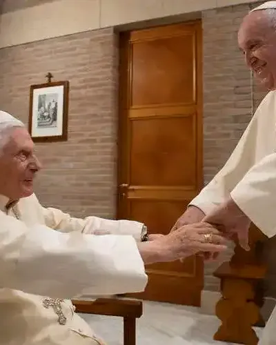 Ce se întâmplă dacă Papa Benedict al XVI-lea moare? Protocolul de urmat și cum îl afectează pe Papa Francisc