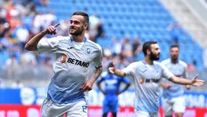 Craiova e lider norocos! Oltenii au tremurat pe final și cu Chindia. Cronica meciului dintre echipele foștilor colegi de la World Cup 1994: Papură vs Moldovan