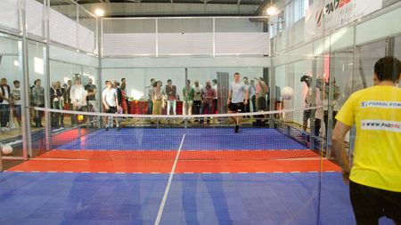 VIDEO | Sport între pereți de sticlă. Tot ce trebuie să știi despre PADBOL, "fratele" fotbal-tenisului 