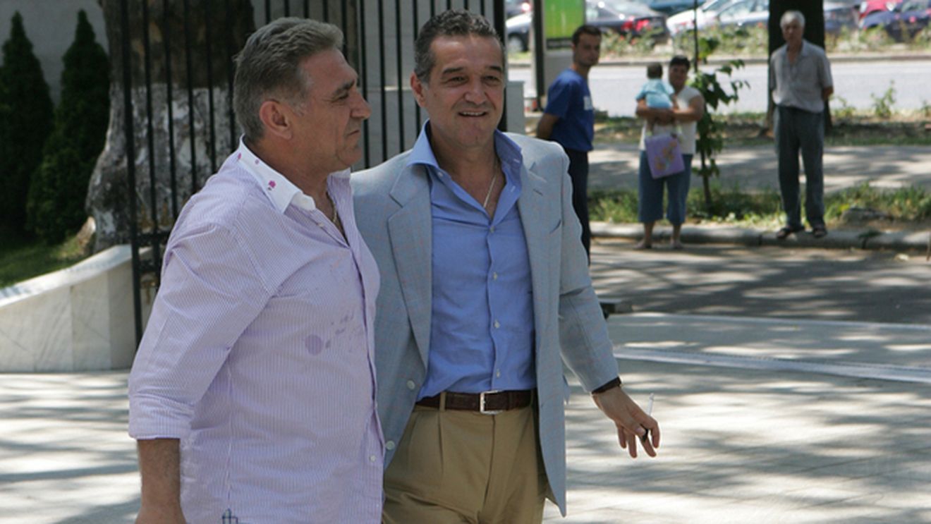 "Steaua nu mai are nevoie de întăriri!** Numai antrenorii fricoși cer dubluri pe posturi"