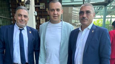 Președintele Confederației Europene de Box, grecul Ioannis Filippatos, a rămas îndrăgostit de Rmânia. „Dânsul vorbește perfect limba română deoarece a studiat la Facultatea de Medicină din Iași" | SPECIAL