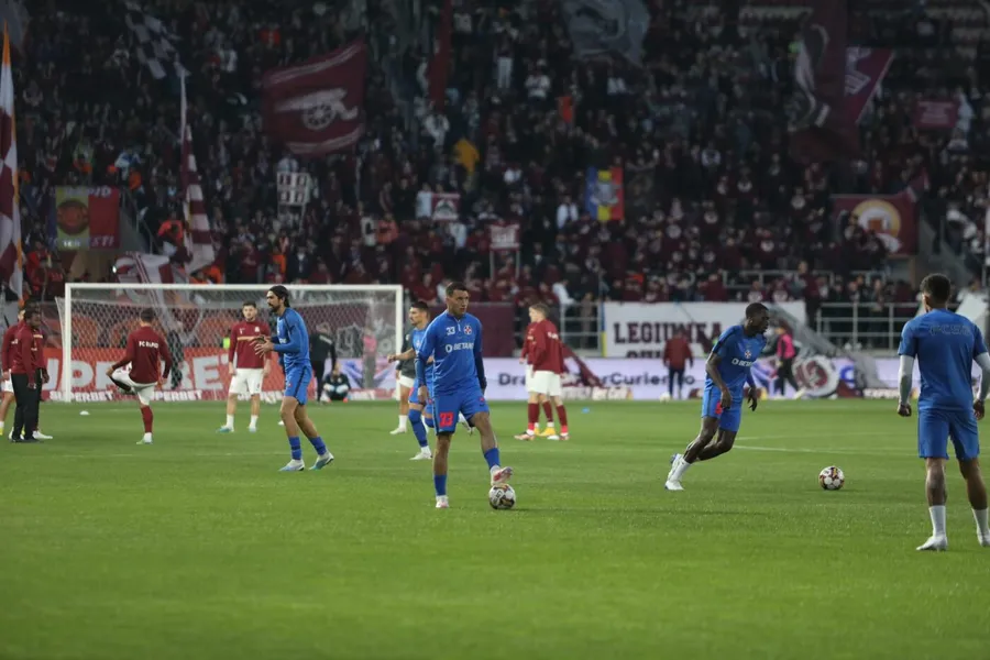 Jucătorii au ieșit la încălzire înainte de Rapid - FCSB