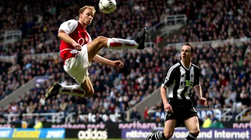 13 ani de la unul dintre cele mai frumoase momente din istoria fotbalului. VIDEO | Golul lui Bergkamp, după poate cel mai spectaculos dribling din toate timpurile