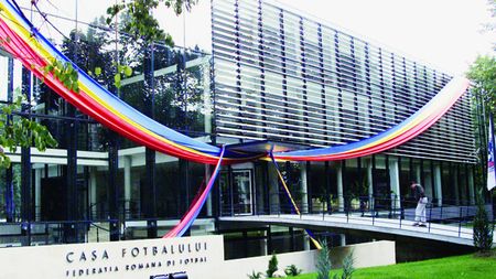 Nașu' e în criză!** Îngropat de dosare, Sandu a început să "execute" oameni din FRF: