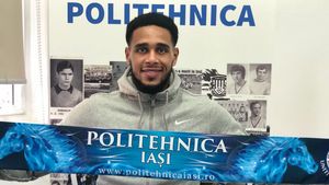 EXCLUSIV | S-a schimbat în vestiarul granzilor din Manchester, iar acum vrea să folosească Liga 1 drept "gară". Prima sa declarație după ce a semnat contractul

