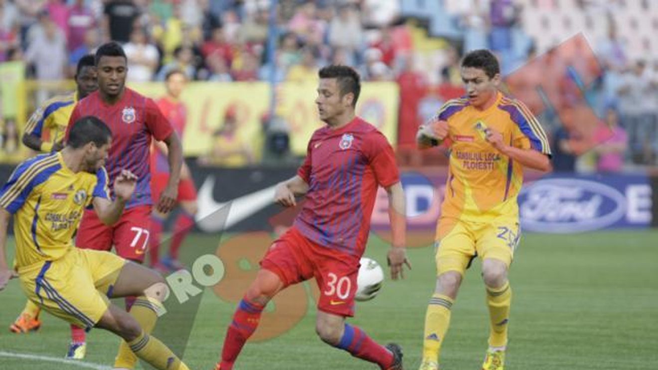 "Mă, dacă mă chinui cu Petrolul, înseamnă că nu merit titlul" Becali îl trage de urechi pe Stoichiță:** "Terenul de fotbal nu e bazin de înot" Pe cine pune la ZID