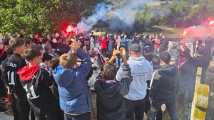 Suporterii lui Dinamo, gest emoționant la mormântul lui Cătălin Hîldan, în ziua în care se împlinesc 25 de ani de la dispariția „Unicului Căpitan”