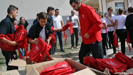 'Câinii', ajutoare pentru sinistrații din comuna Pechea