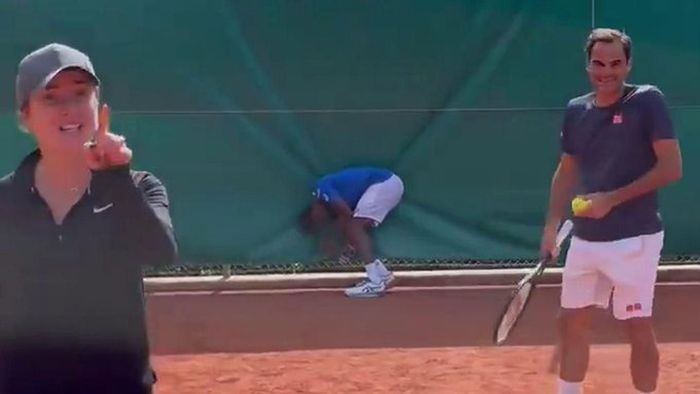 „Nu încercați asta acasă!" Elina Svitolina i-a lansat lui Roger Federer o provocare pe cât de periculoasă, pe atât de amuzantă | VIDEO