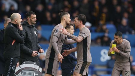 Fanii lui Spurs au explodat după ce Radu Drăguşin a fost iar rezervă! Managerul Ange Postecoglou, pus la zid: „Ține-l rezervă pe Romero! O să pierzi locul 6 dacă nu-l bagi pe român"