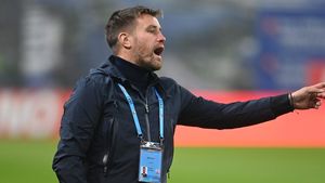 Dialog misterios între Mihai Pintilii şi Sebastian Colțescu, pentru care antrenorul FCSB a fost dat afară! Elias Charalambous a auzit totul, cu siguranță, dar nu a vrut să spună decât atât: "I-a cerut asta"