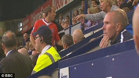 Bad boy Bowyer** a înjurat o bunică!