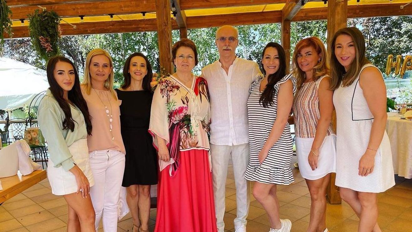 Serbată ca o adevărată regină! Mariana Bitang și-a petrecut ziua de naștere alături de fostele eleve. Marea surpriză venită de la clubul Dinamo | SPECIAL