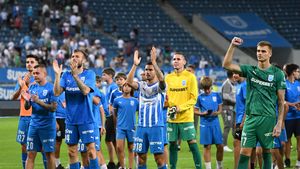 Titularul Universității Craiova, ofertat de Valencia. Mihai Rotaru l-a convins să semneze cu echipa lui Rădoi