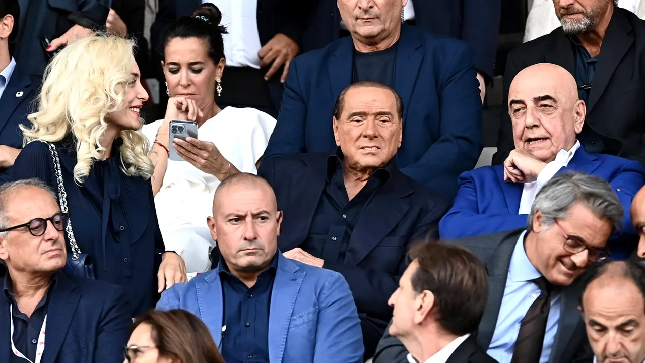 Scandal cu Berlusconi după ce făcut o promisiune incredibilă jucătorilor: „Vă trimit un autocar plin de prostituate!” | VIDEO