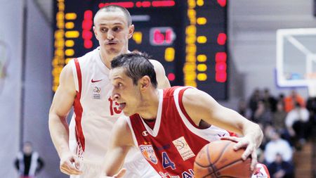 Studentă bătută** de jandarmi