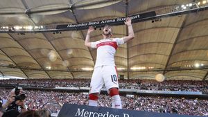 Cum a ajuns Alex Maxim la VfB Stuttgart și ce implicare are Victor Pițurcă în alegerea mijlocașului: "În perioada respectivă, am avut ofertă și de la Steaua"
