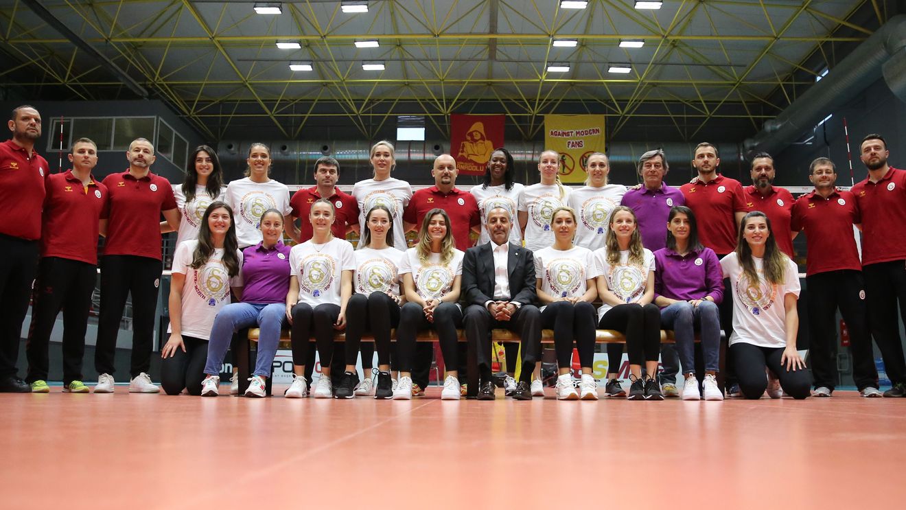 Galatasaray s-a "încărcat" înaintea semifinalei cu Alba Blaj din Liga Campionilor cu un meci memorabil făcut de Hagi și Popescu, în urmă cu 18 ani! "Dacă ajunge în finală, e candidată nr. 1 la trofeu"