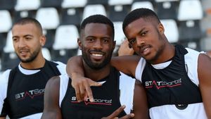 "Transfer" de Liga Campionilor! FOTO | Varela, încă trei ani la PAOK! Răzvan Lucescu a dat lovitura