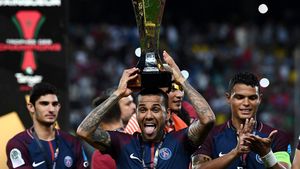 Record fabulos pentru Dani Alves după PSG - Monaco 2-1! Brazilianul a strălucit, a câștigat și Supercupa Franței și are cele mai multe trofee din istoria fotbalului