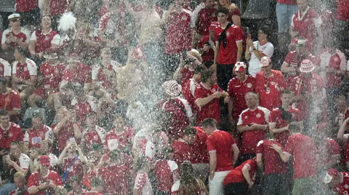 Pe asta n-ați mai văzut-o! Ce au putut să facă fanii danezi în timp ce meciul cu Germania de la EURO era oprit din cauza furtunii care s-a dezlănțuit la Dortmund. VIDEO