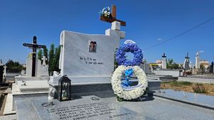 Scene șocante la mormântul lui Ilie Balaci. A vrut să-i fure poza: „Era sânge pe cruce”