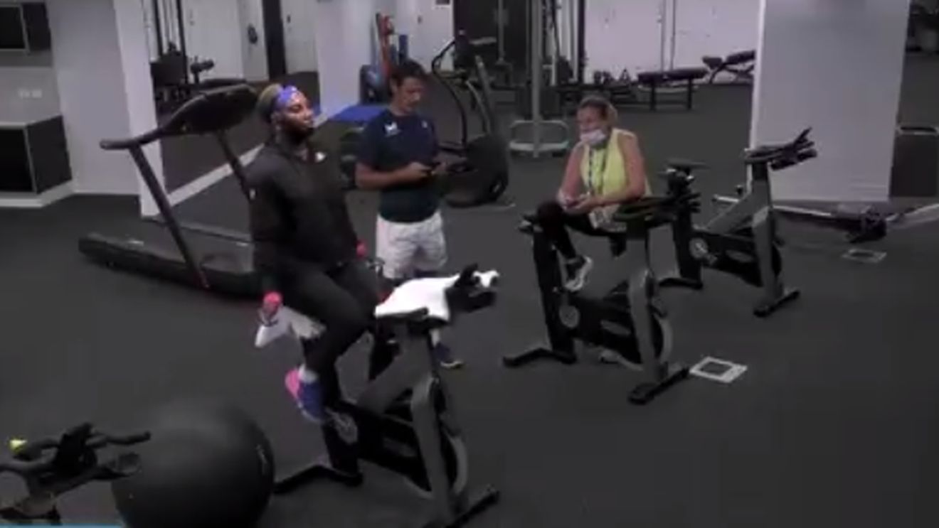 Serena Williams, surprinsă în ipostaze inedite! Ce făcea cu câteva minute înainte de startul meciului cu Simona Halep | VIDEO