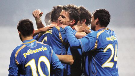 Salvați de Unirea!** Tot cu 6 echipe în cupele europene