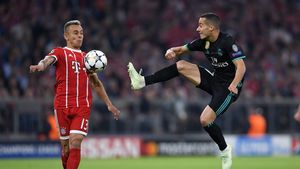 "Hasta el final, vamos Real". Gafa lui Rafinha a decis blockbuster-ul de la Munchen. Zidane a mutat câștigător la pauză, Heynckes a suferit primul eșec după cinci ani. Cronica meciului de pe FuÃŸball Arena