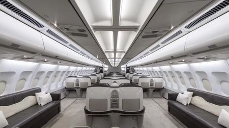 Așa arată un Airbus de 350.000.000 de euro, cu 100 de paturi, în care sunt plimbați fotbaliștii