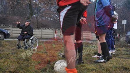 REPORTAJ - ProSport vă prezintă poveștile din fotbalul mic. Antrenorul Ioan Sabău își conduce echipa din scaunul cu rotile!